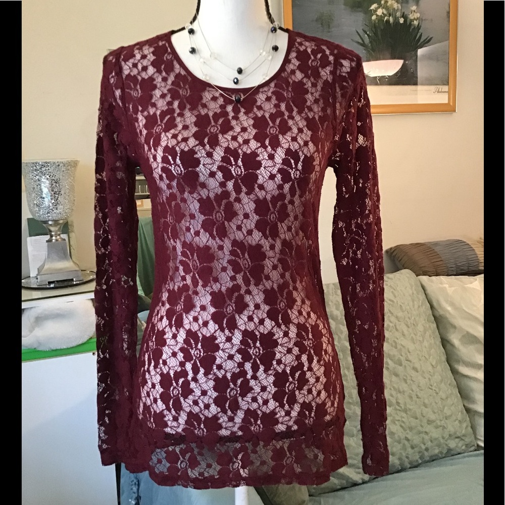 Press dark red long sleeves top lace. S